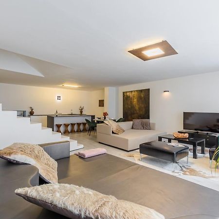Bnb Sk Zamocka Artist Apartment Bratislava Bagian luar foto
