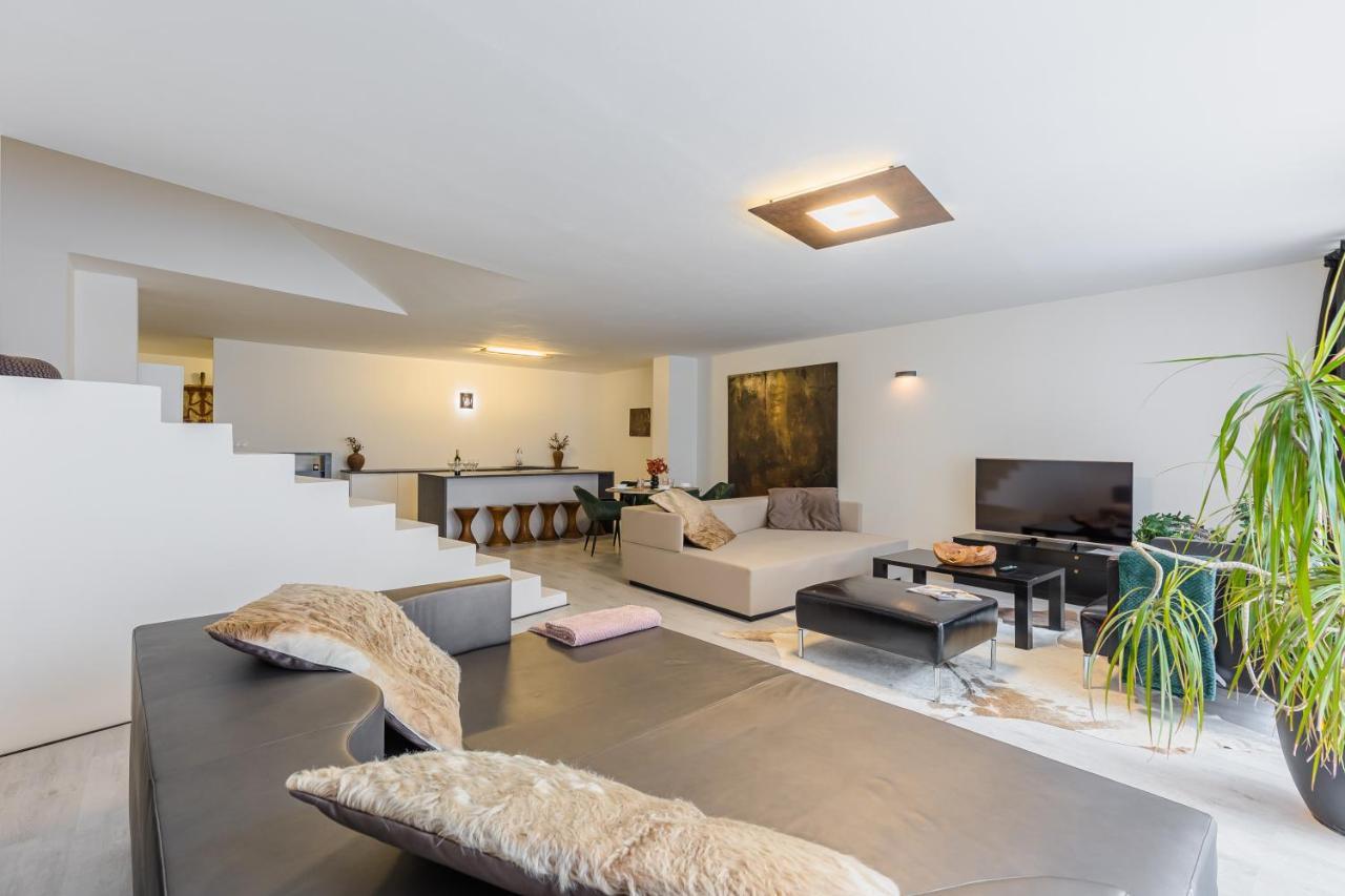 Bnb Sk Zamocka Artist Apartment Bratislava Bagian luar foto